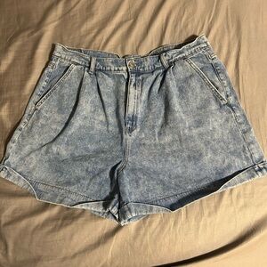 American Eagle Outfitters Pleated Mom Jean Shorts Size 16